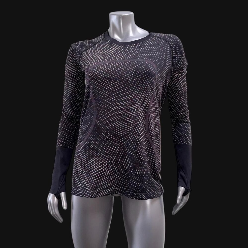 Lululemon Women's Black and Grey T-shirt